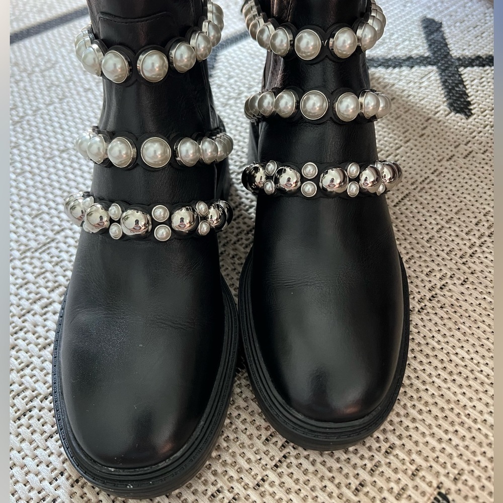 Zara Black Leather Chelsea Ankle Boots Pearl Stud Accents Pull On EU 35 - Picture 2 of 6